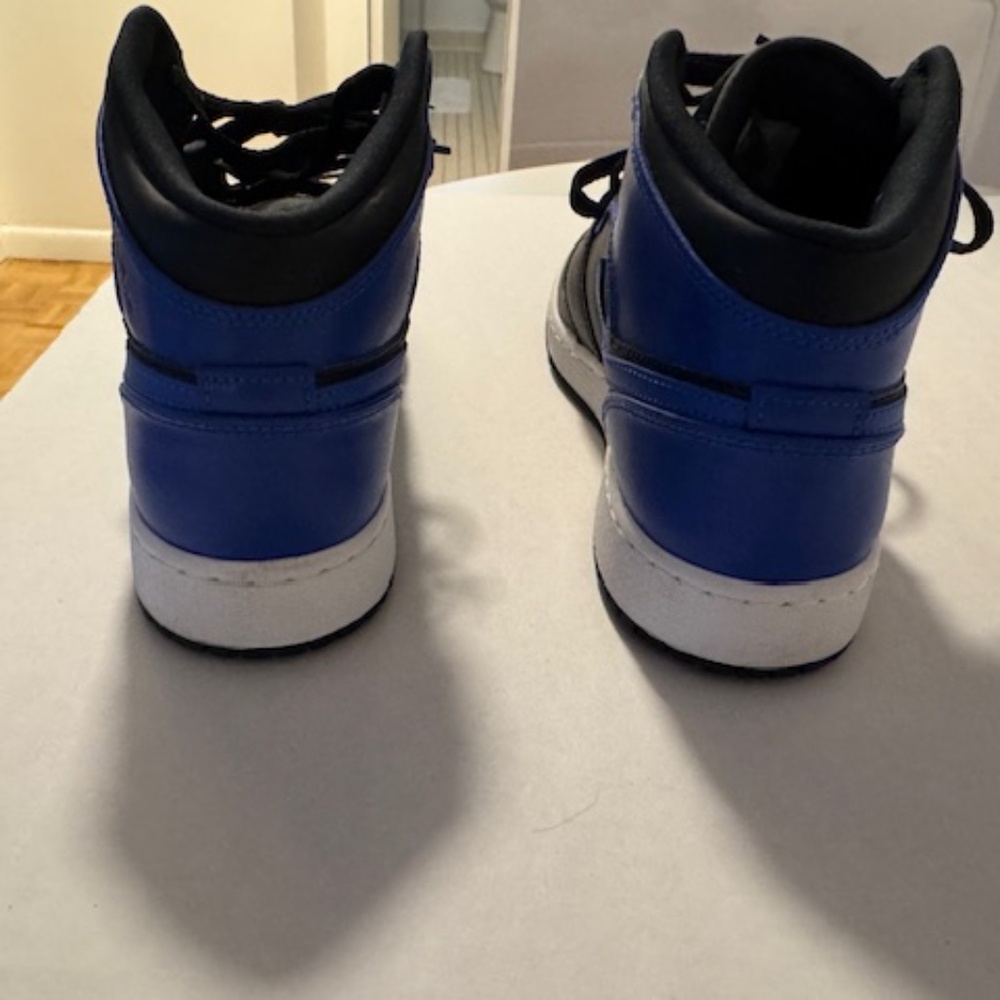 Air Jordan 1 Mid Hyper Royal GS Sneakers